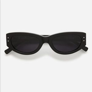 NWT RAIE Lakota Sunglasses in Black